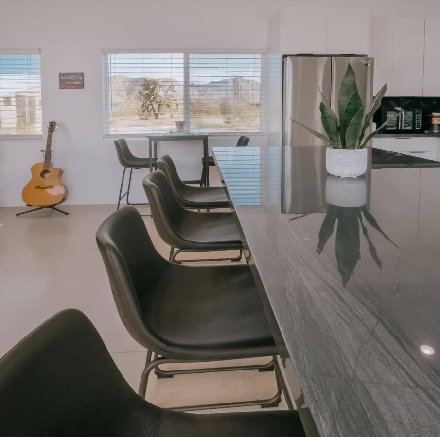 Coyote Tracks - A Modern Desert Experience Villa Joshua Tree Bagian luar foto