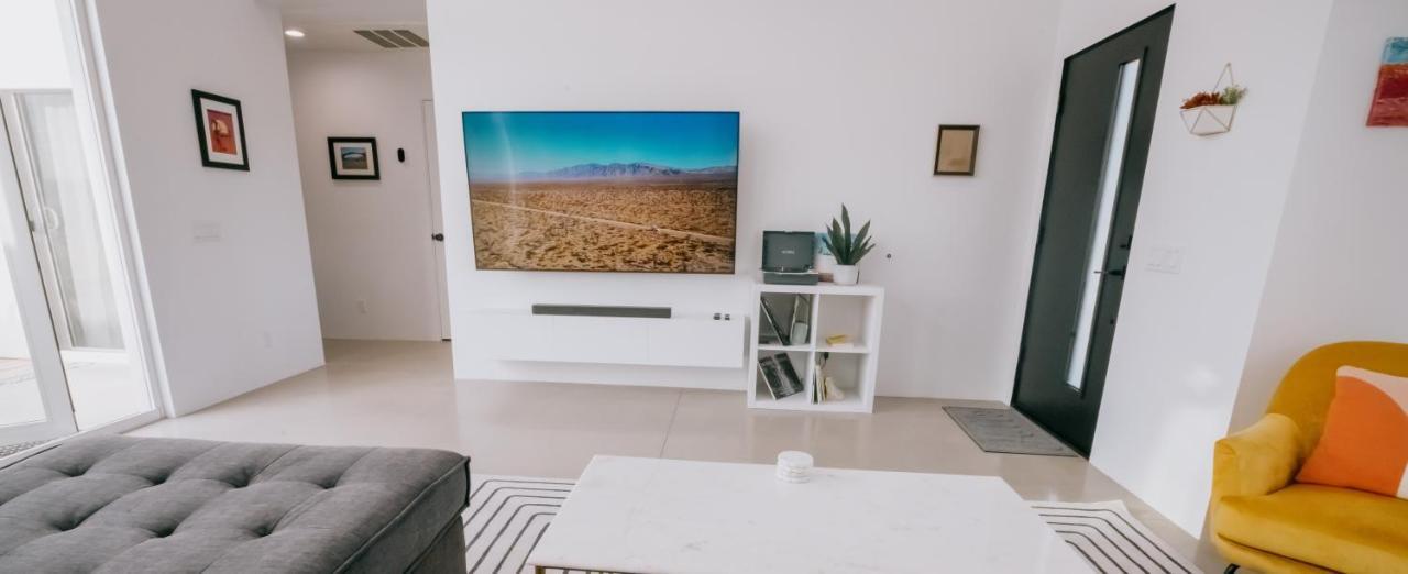 Coyote Tracks - A Modern Desert Experience Villa Joshua Tree Bagian luar foto
